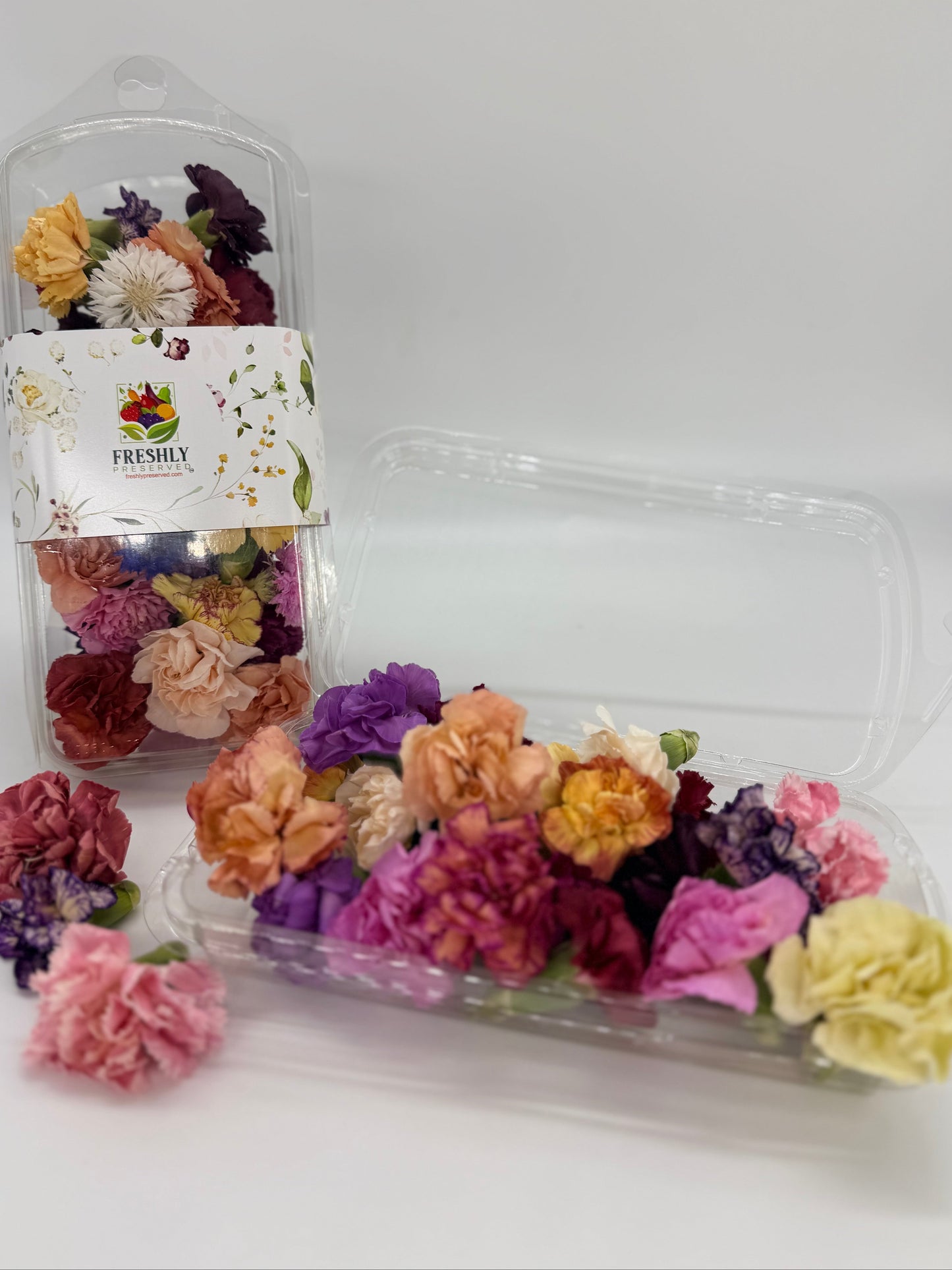 Freeze-Dried Edible Flowers Mini Carnations and Bachelor Buttons